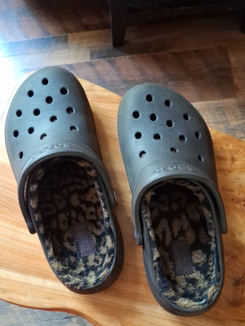 CROCS Fur-Lined Clog in Dark Brown with Leopard Print Lining